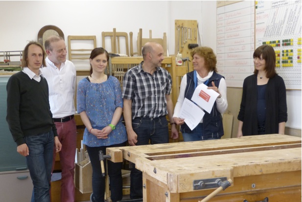 Fulda_Siegelverleihung_1 v.l.n.r.: Arne Meisel (Auditor), Matthias Kraft (Geschäftsführer Grümel gGmbH), Anna Hupfeld (B.A. Sozialpädagogin Grümel gGmbH), Tobias Leibold (Werkstattpädagoge, Schreinermeister Grümel gGmbH), Barbara Hülsmeyer (Auditorin), Viktoria Braun (Dipl. Sozialpädagogin Grümel gGmbH)